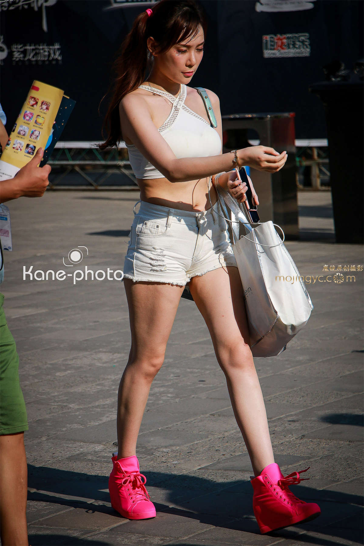 抹胸露脐热裤-日更街拍