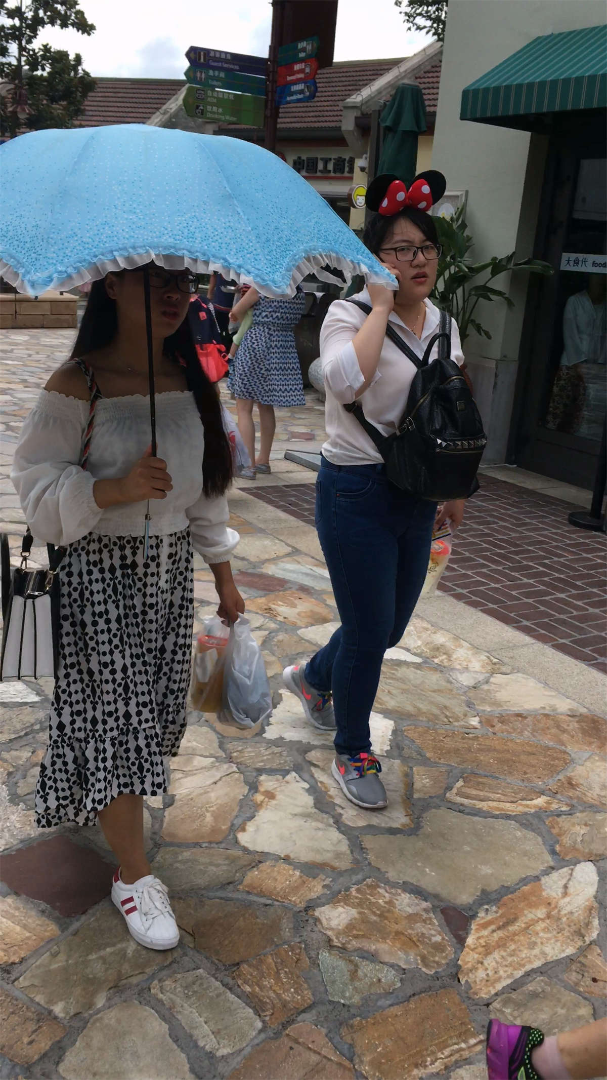 图片[2]-连衣长裙眼镜妹-日更街拍