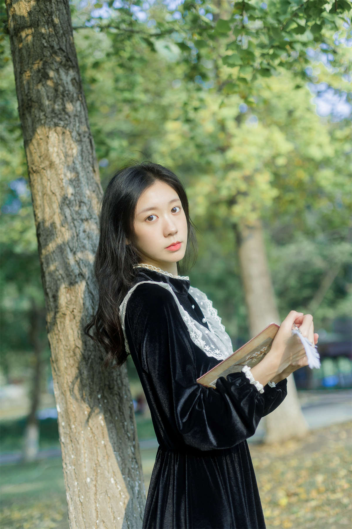 YITUYU艺图语 2022.11.24 将在初秋寄出 饲猫少女--日更街拍
