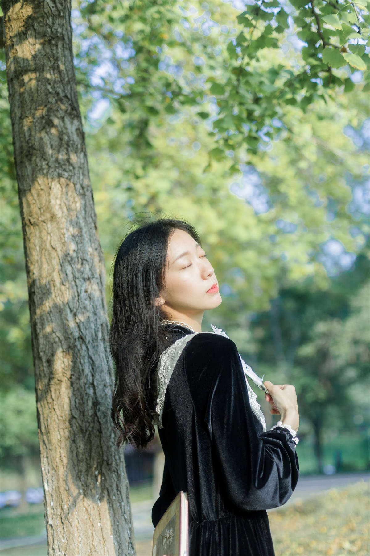 YITUYU艺图语 2022.11.24 将在初秋寄出 饲猫少女-插图1