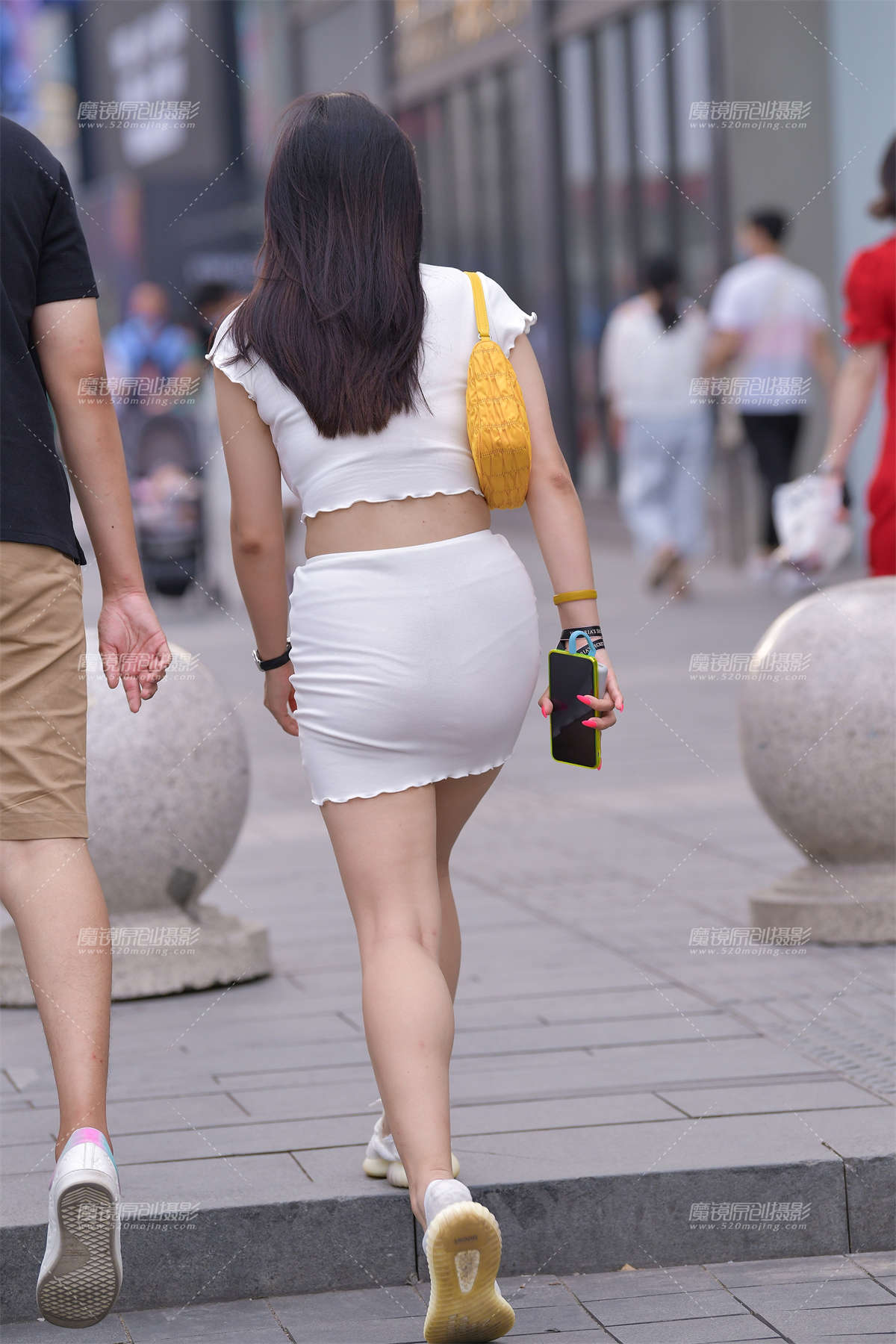 图片[2]-【视觉冲击赛贴】丰满de白色包臀裙-日更街拍