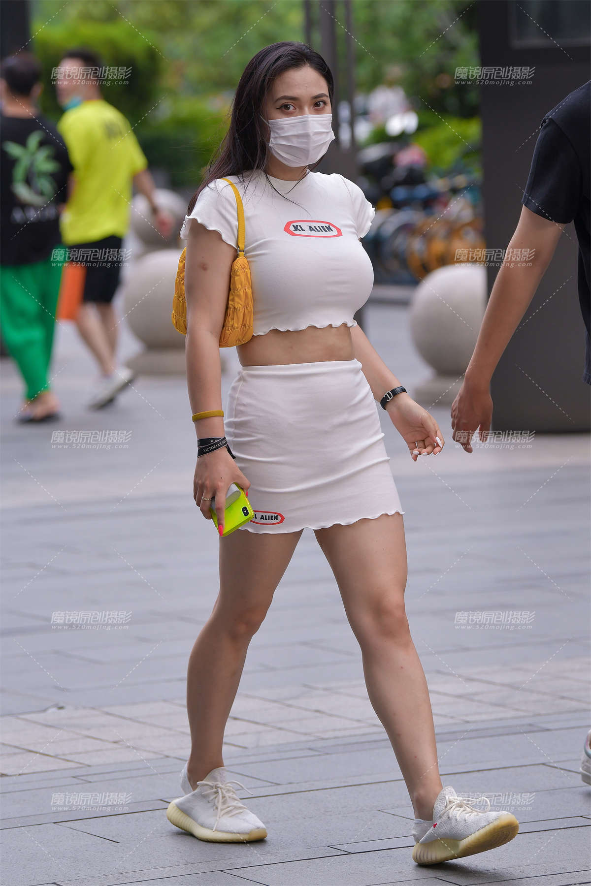 【视觉冲击赛贴】丰满de白色包臀裙-日更街拍