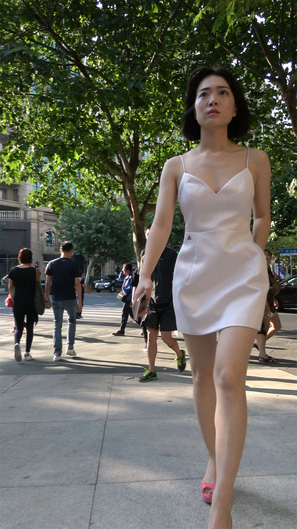 图片[2]-性感吊带裙极品粉色高跟鞋美女-日更街拍