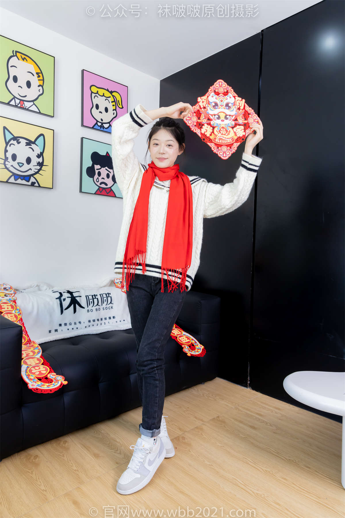 袜啵啵 No.481 糯米-板鞋、白棉袜、裸足（黑白美甲）、对联迎新春，半脱袜子剧情 花絮版-日更街拍