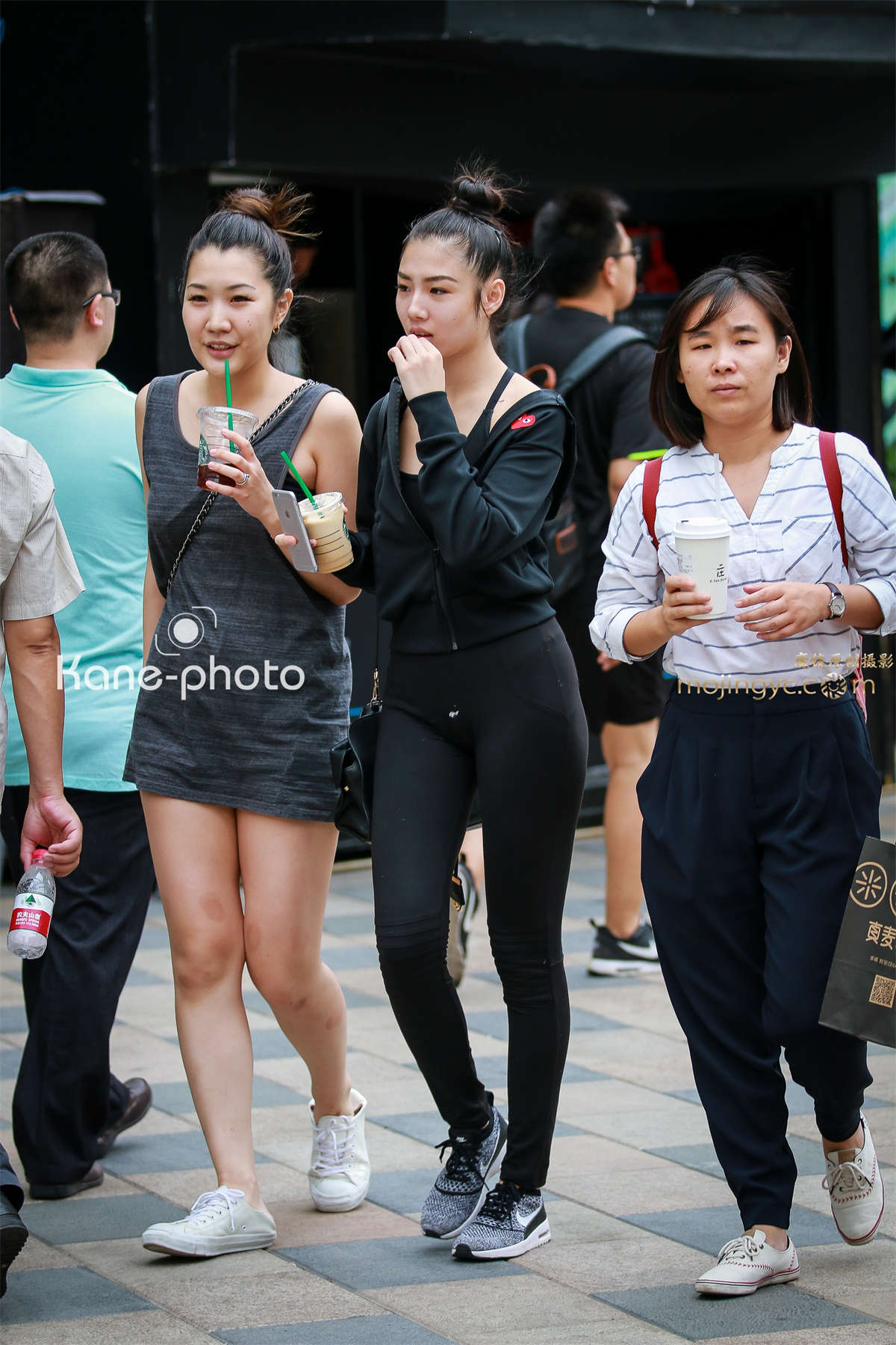 翘臀紧身T裤-日更街拍