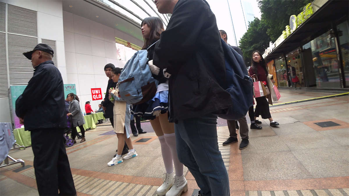 小短裙白色高筒丝袜小清新-日更街拍
