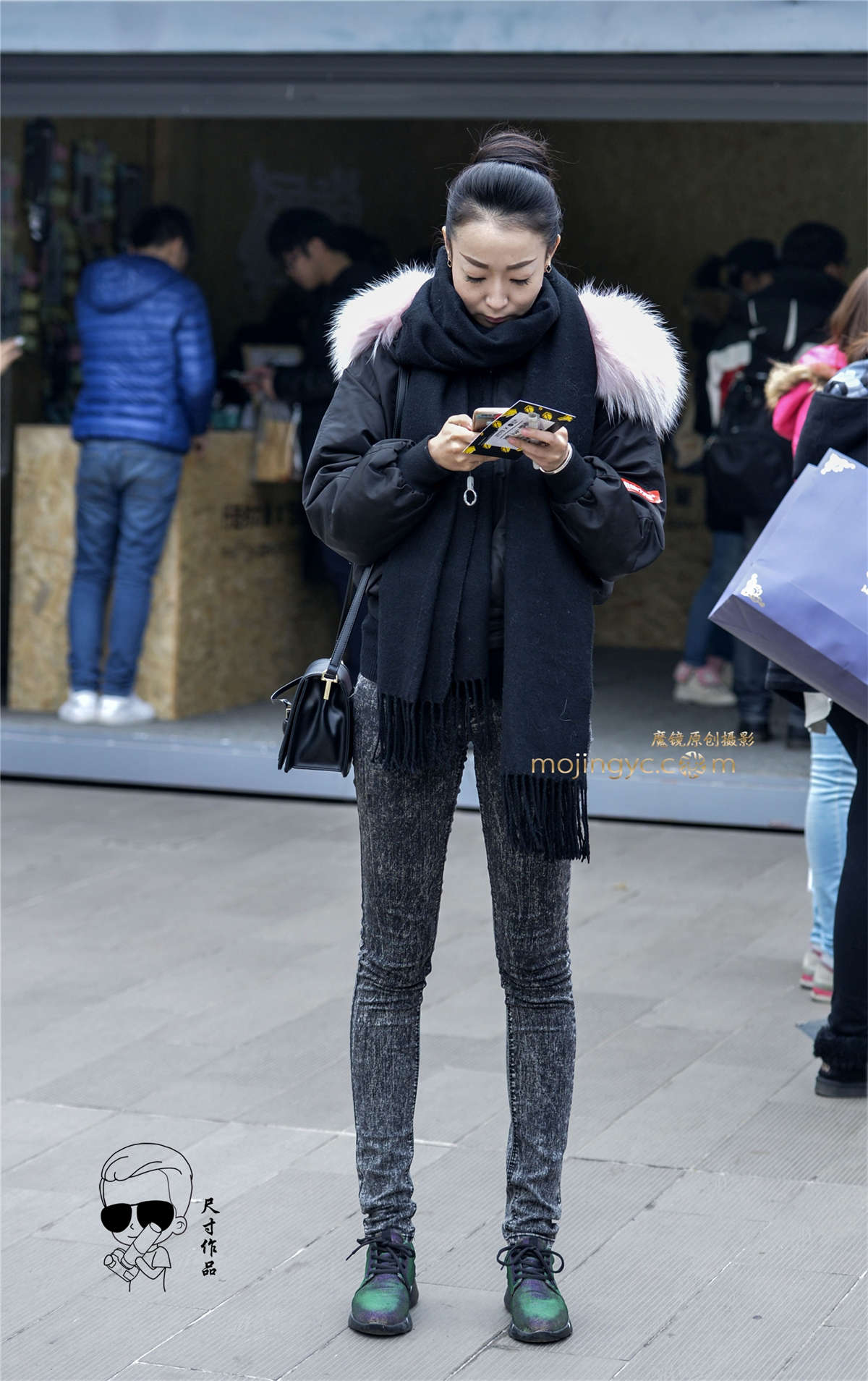 弹力筋绷裤凸显美臀的美丽（2016年11月13日13P）-日更街拍