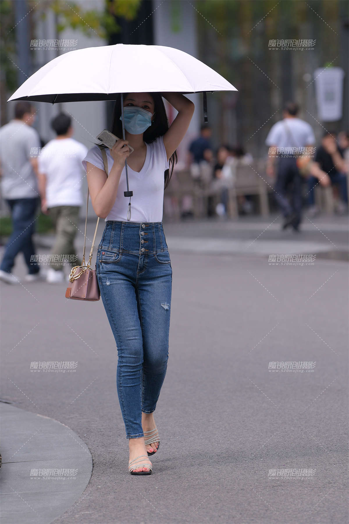 拿太阳伞的紧牛~-日更街拍
