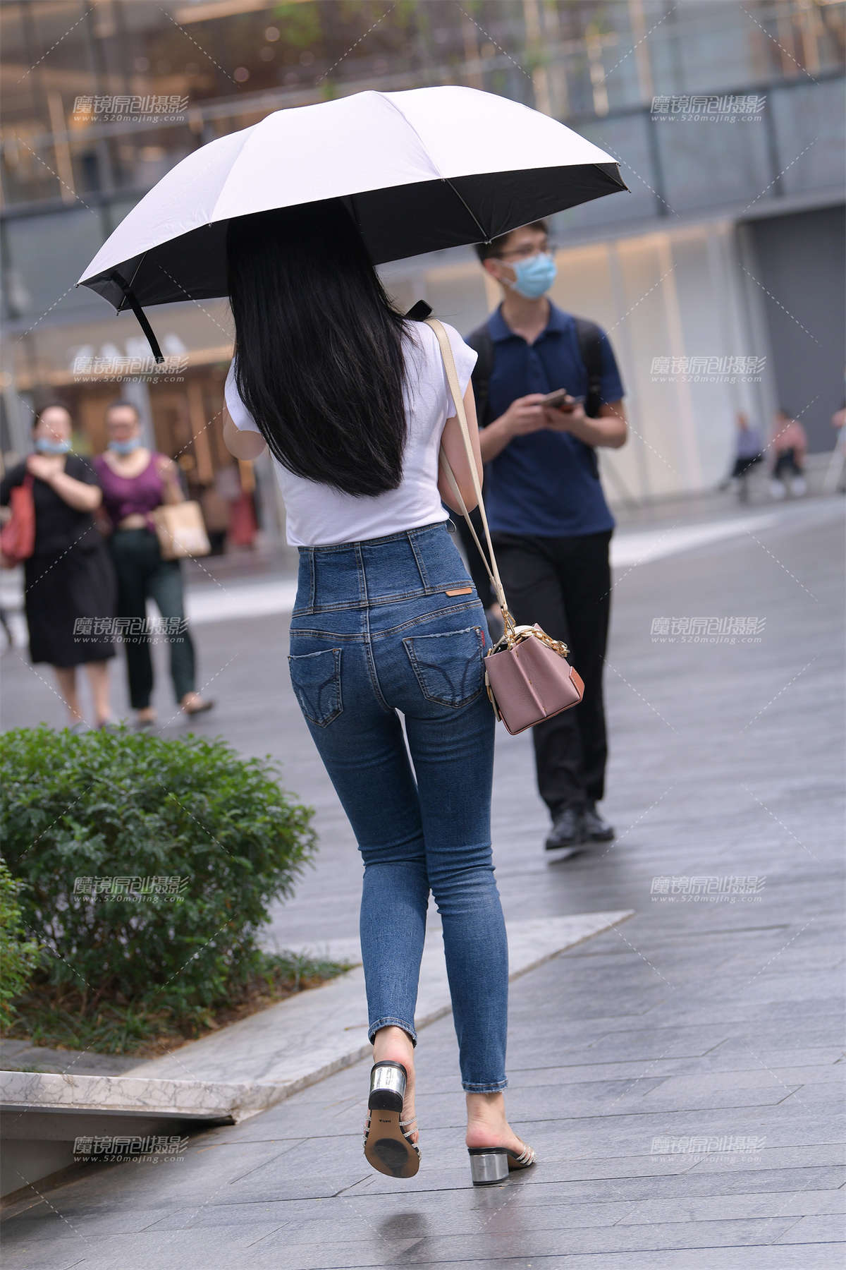 图片[2]-拿太阳伞的紧牛~-日更街拍