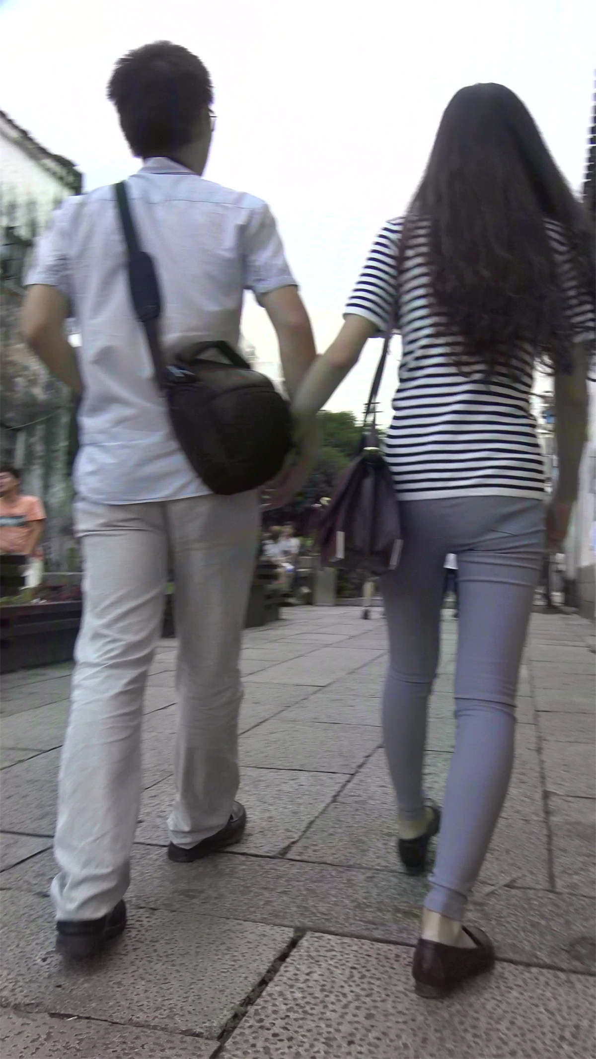 图片[2]-条纹T恤紧身裤苗条娇小身材小姐姐小鸟依人-日更街拍