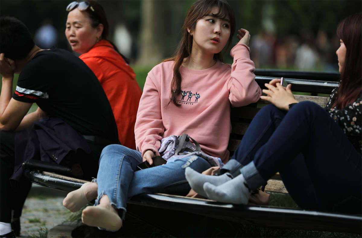 踏青公园街拍系列No.1743 高颜值清纯韩妹，同时满足你对短丝和船袜的幻想-日更街拍