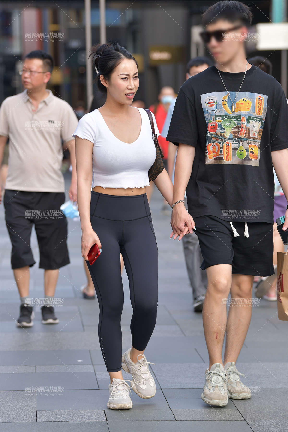 【视觉冲击赛贴】丰满de紧身裤女友-日更街拍