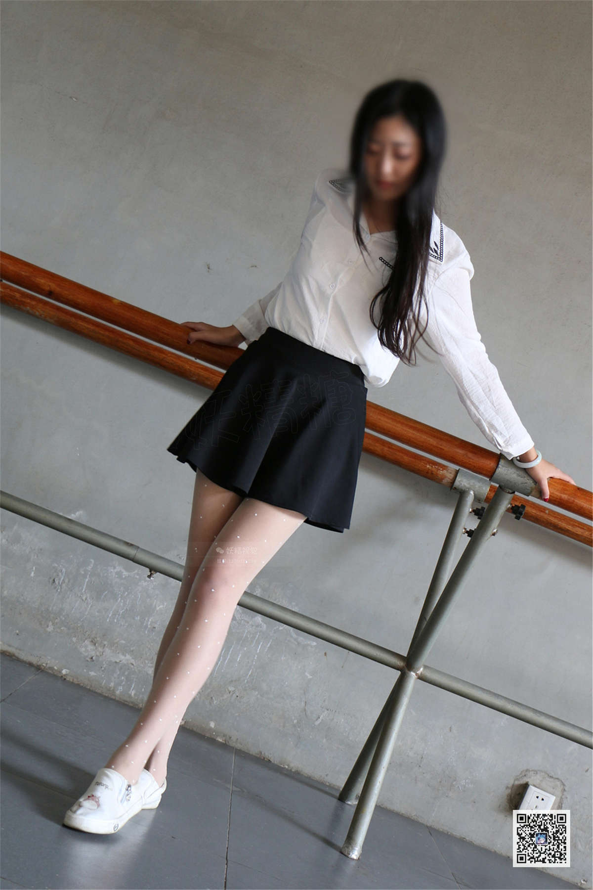 妖精视觉 NO.148 甜甜 双色白丝袜-日更街拍