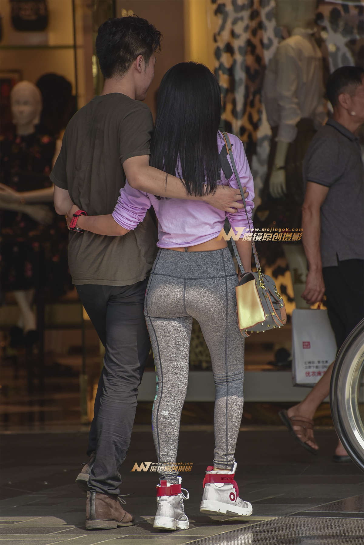 跟拍运动紧身裤-日更街拍