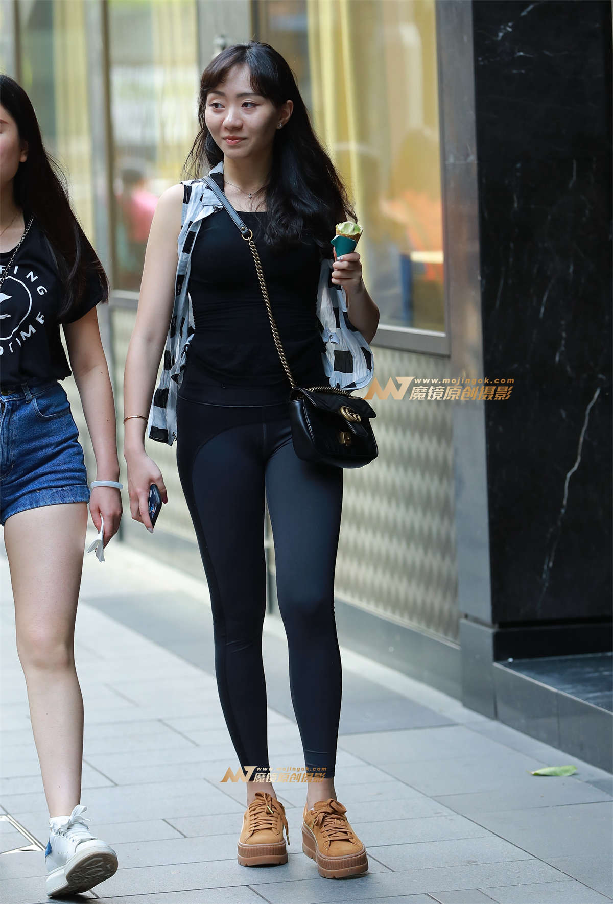 【视觉冲击赛帖】圆润 紧致，翘臀美女-日更街拍