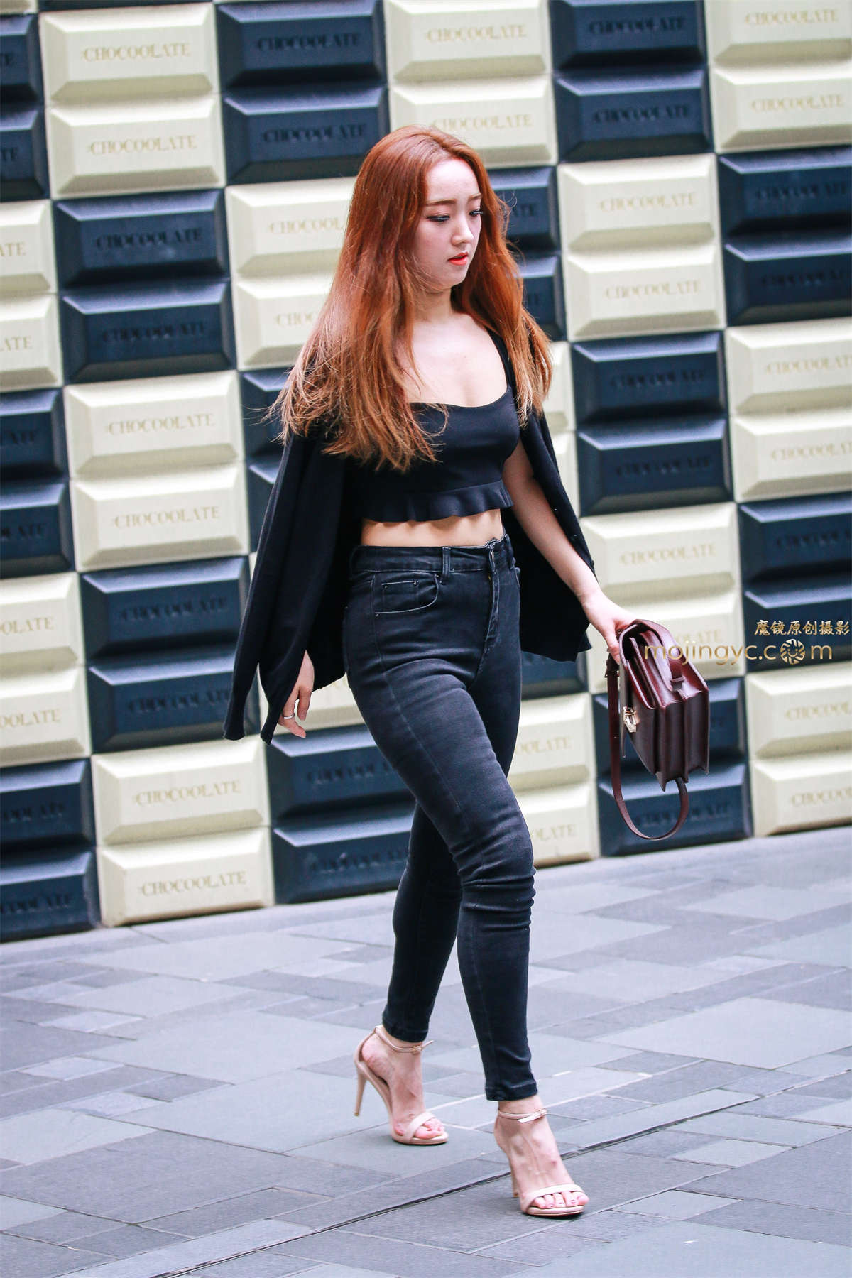 我喜欢这种肉肉的腿-日更街拍