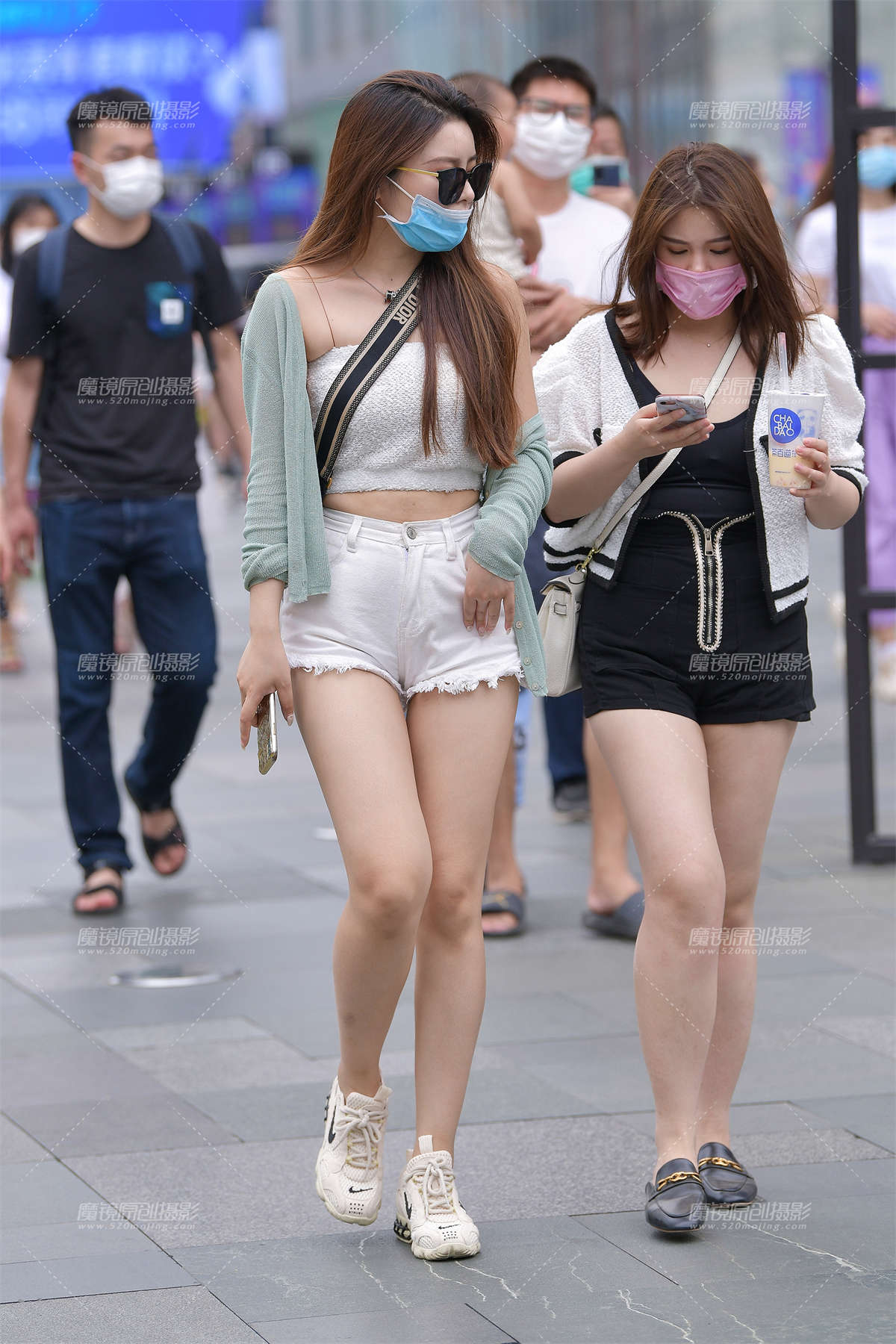 白热裤美女-日更街拍