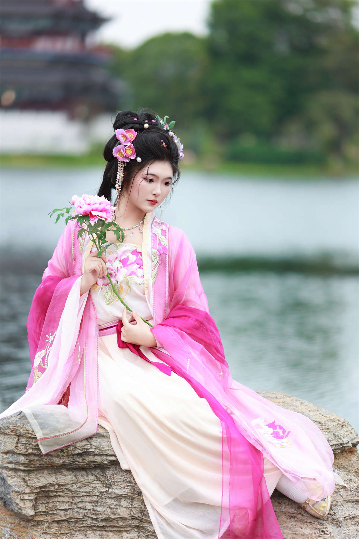 YITUYU艺图语 2023.09.25 湖畔寻花 KaiLin酱插图1