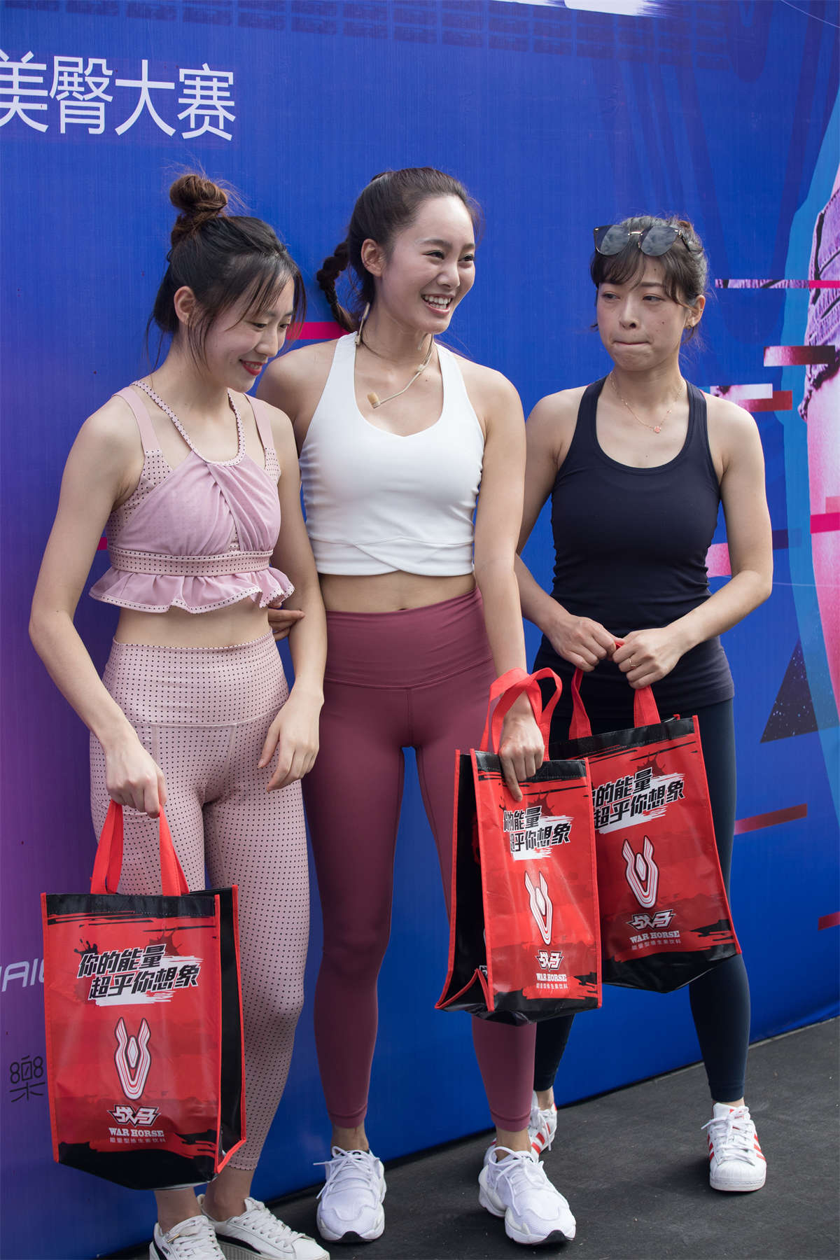 【凯恩赛贴】多才多艺的瑜伽女孩-日更街拍