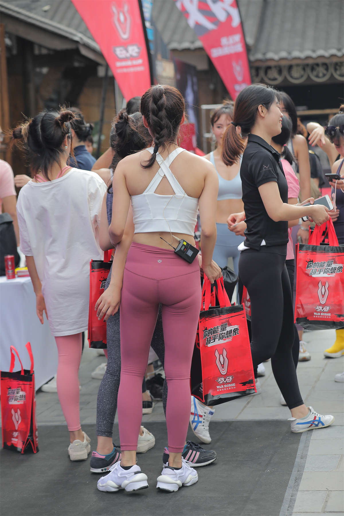 图片[2]-【凯恩赛贴】多才多艺的瑜伽女孩-日更街拍