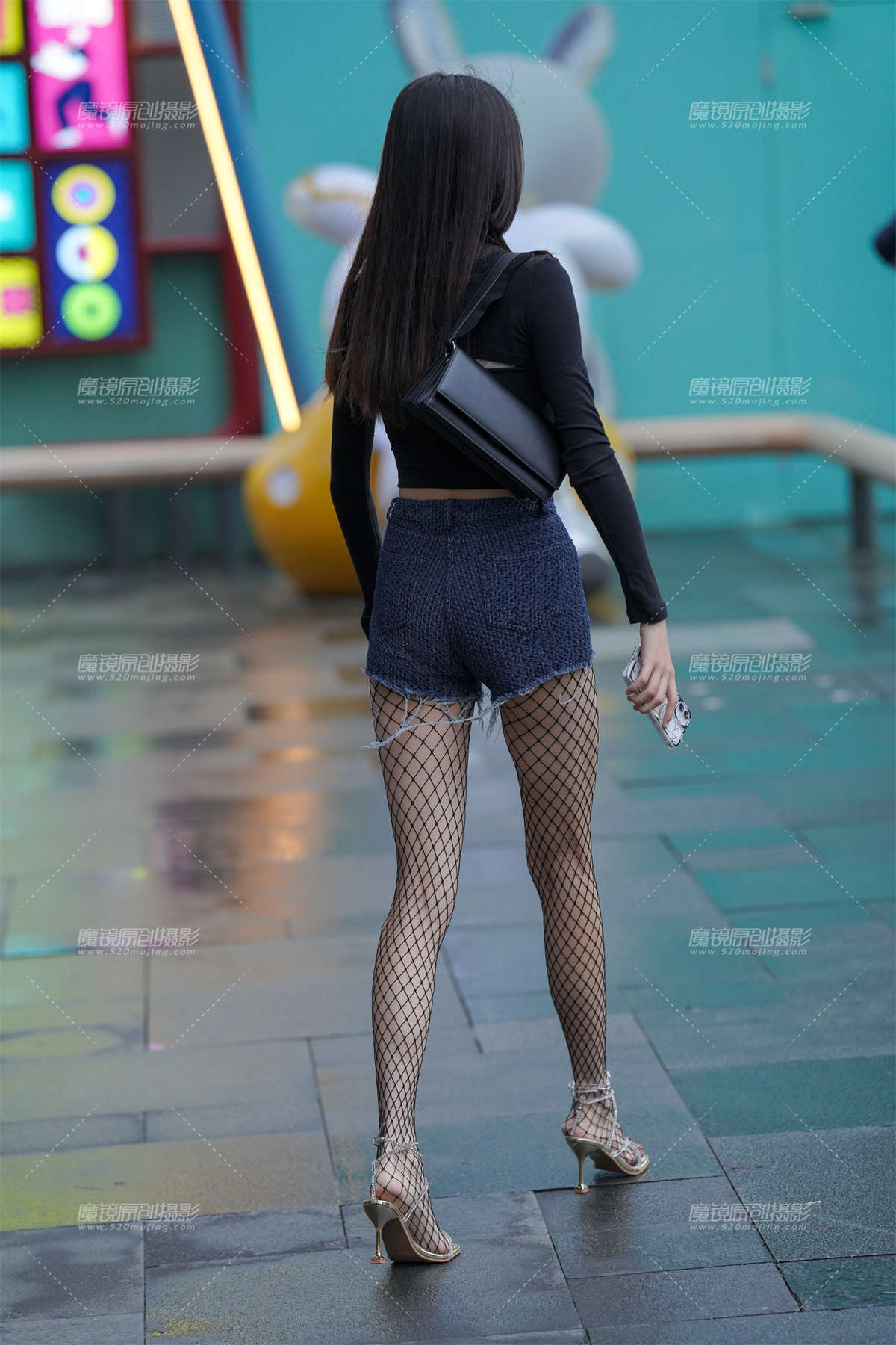 图片[2]-甜美乖巧的网袜大长腿美眉-日更街拍