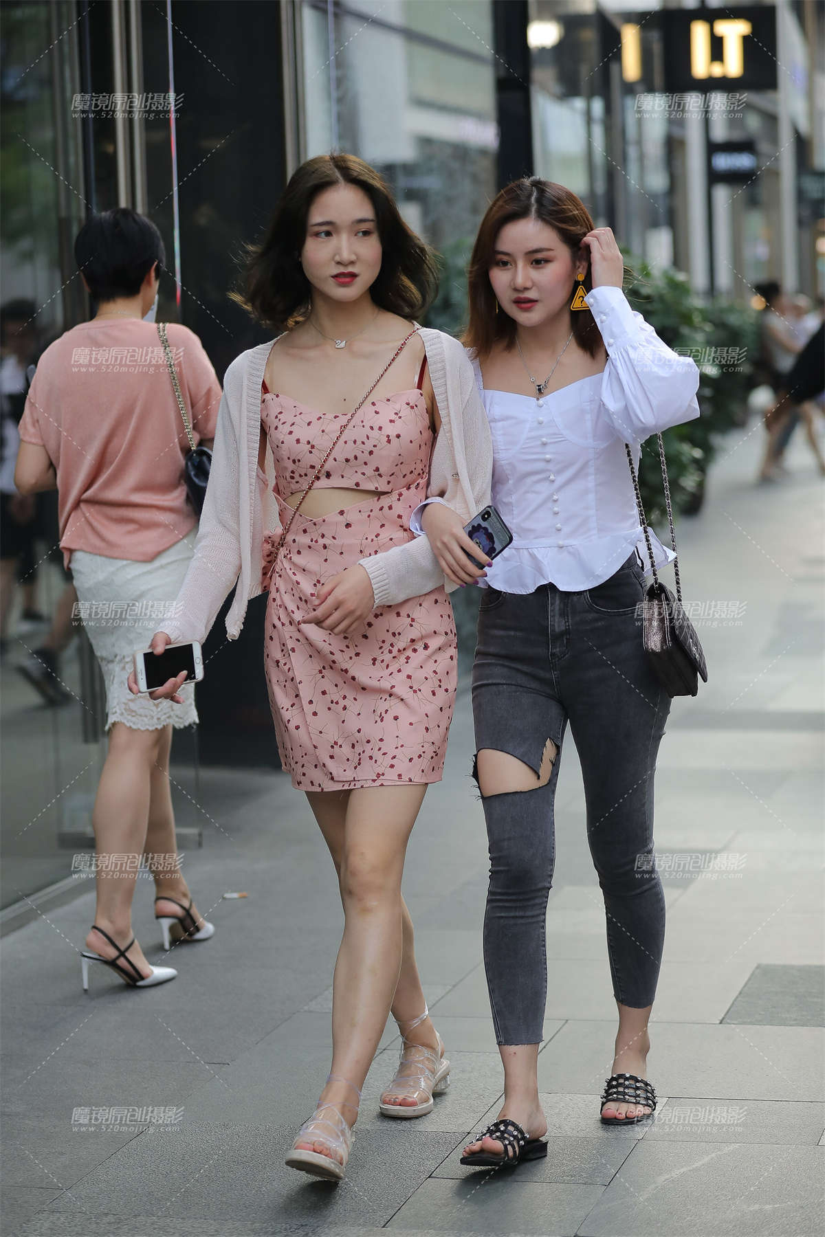 紧牛小姐姐-日更街拍