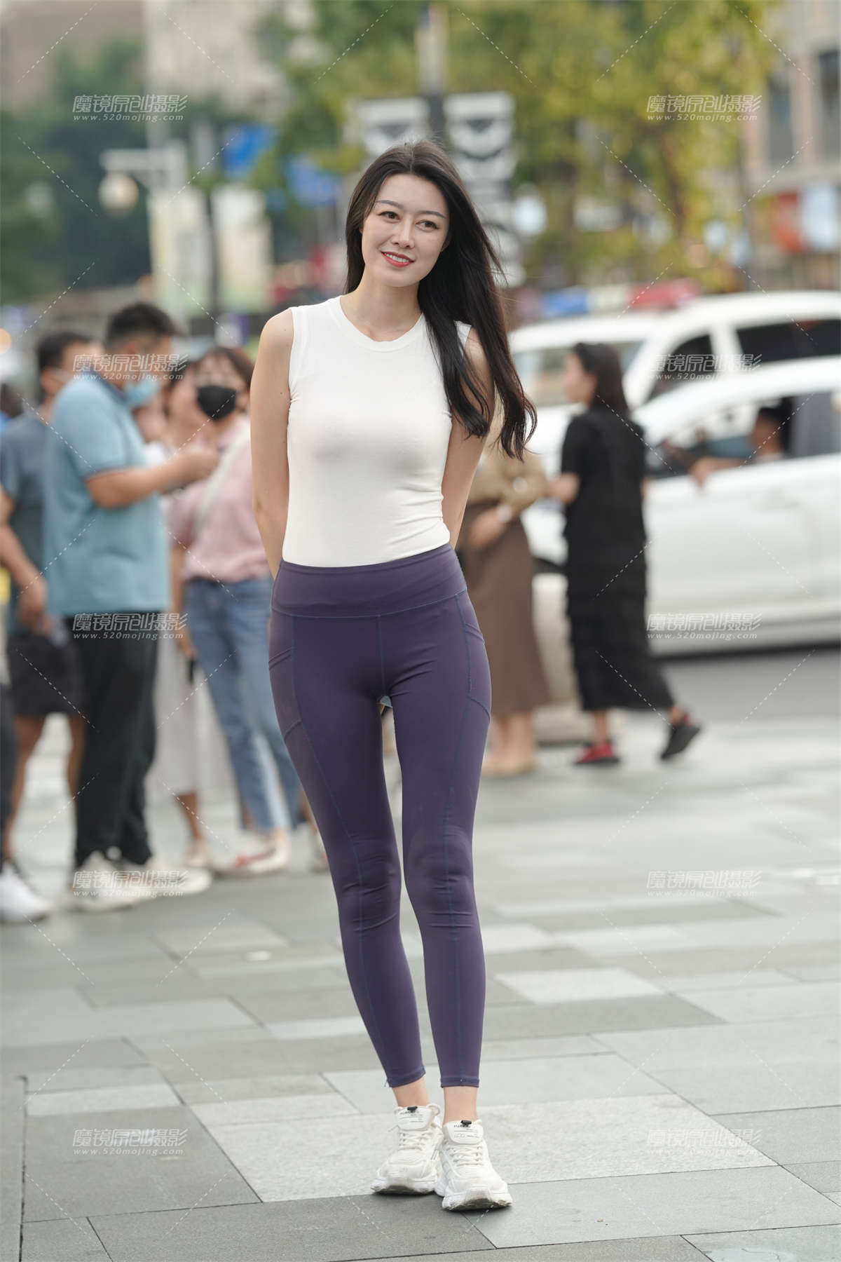 运动裤美眉-日更街拍