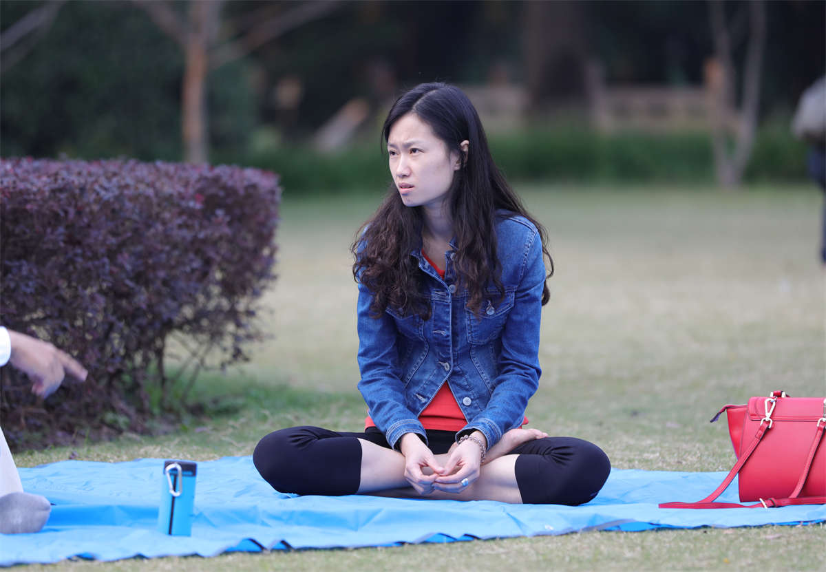 图片[2]-踏青公园街拍系列No.1236 修长美女倾情演绎高难度瑜珈专场 第3套-日更街拍