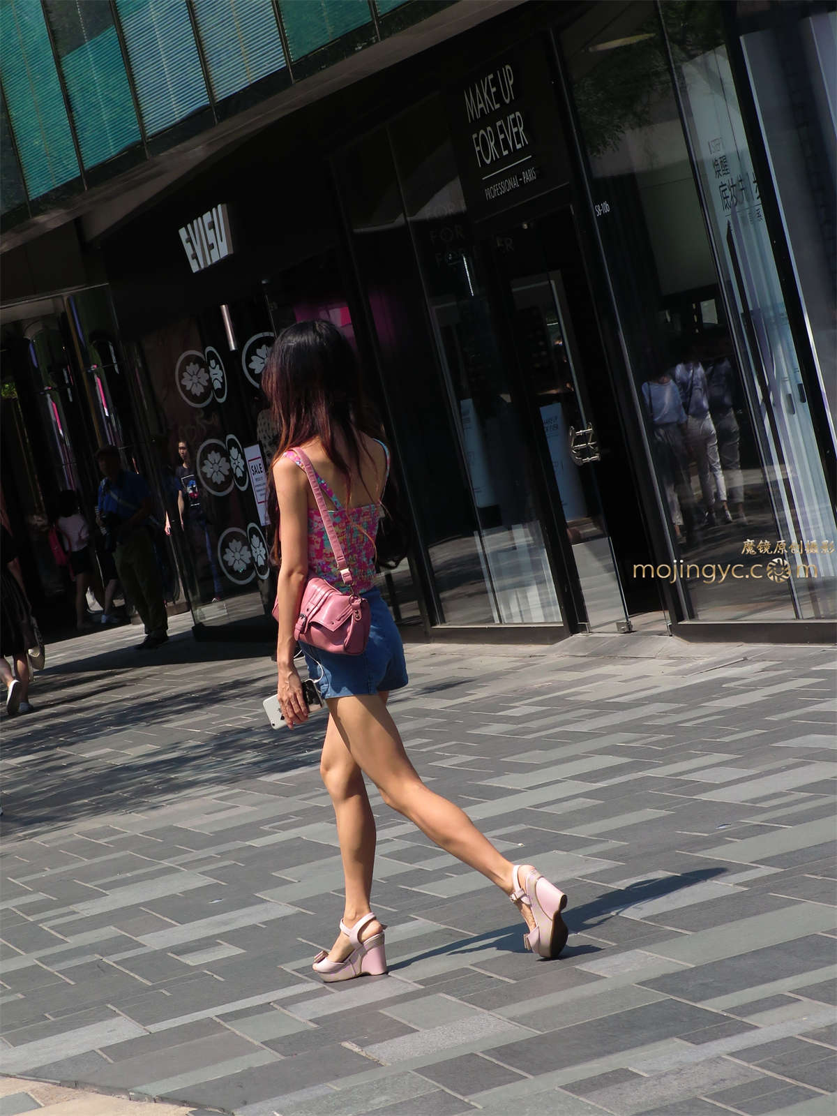 图片[2]-这个热裤美臀没的说-日更街拍