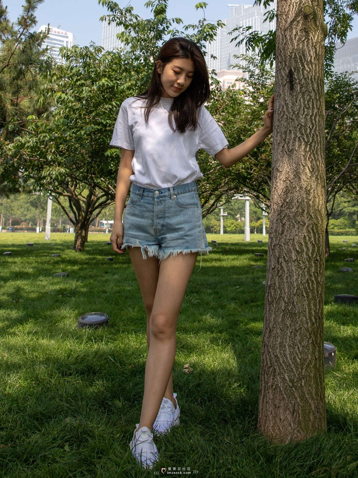 图片[2]-MZSOCK-2018 No.157 柠檬 运动鞋热裤大长腿-日更街拍
