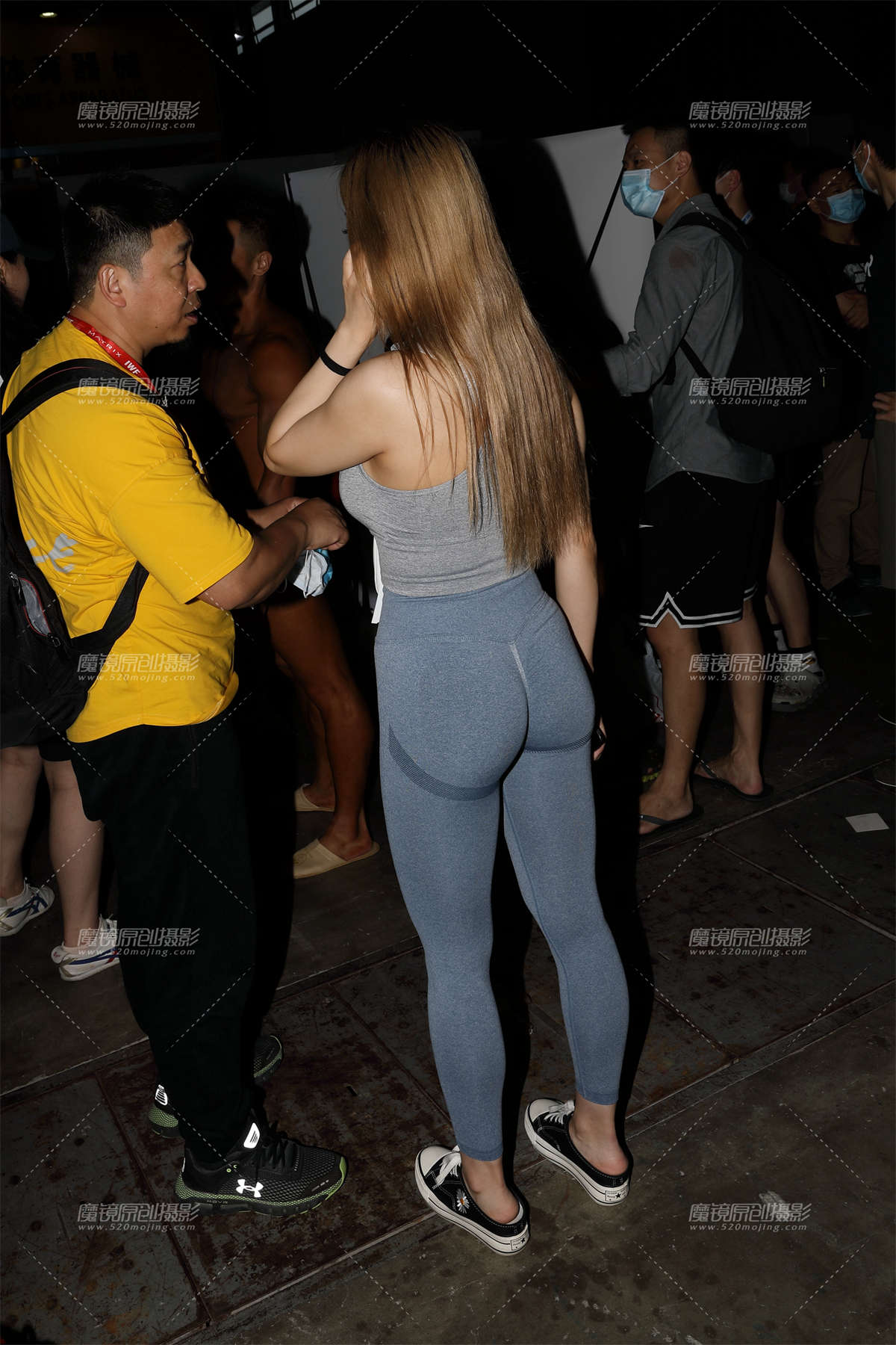 【欧阳赛贴】蓝色紧身裤插图1