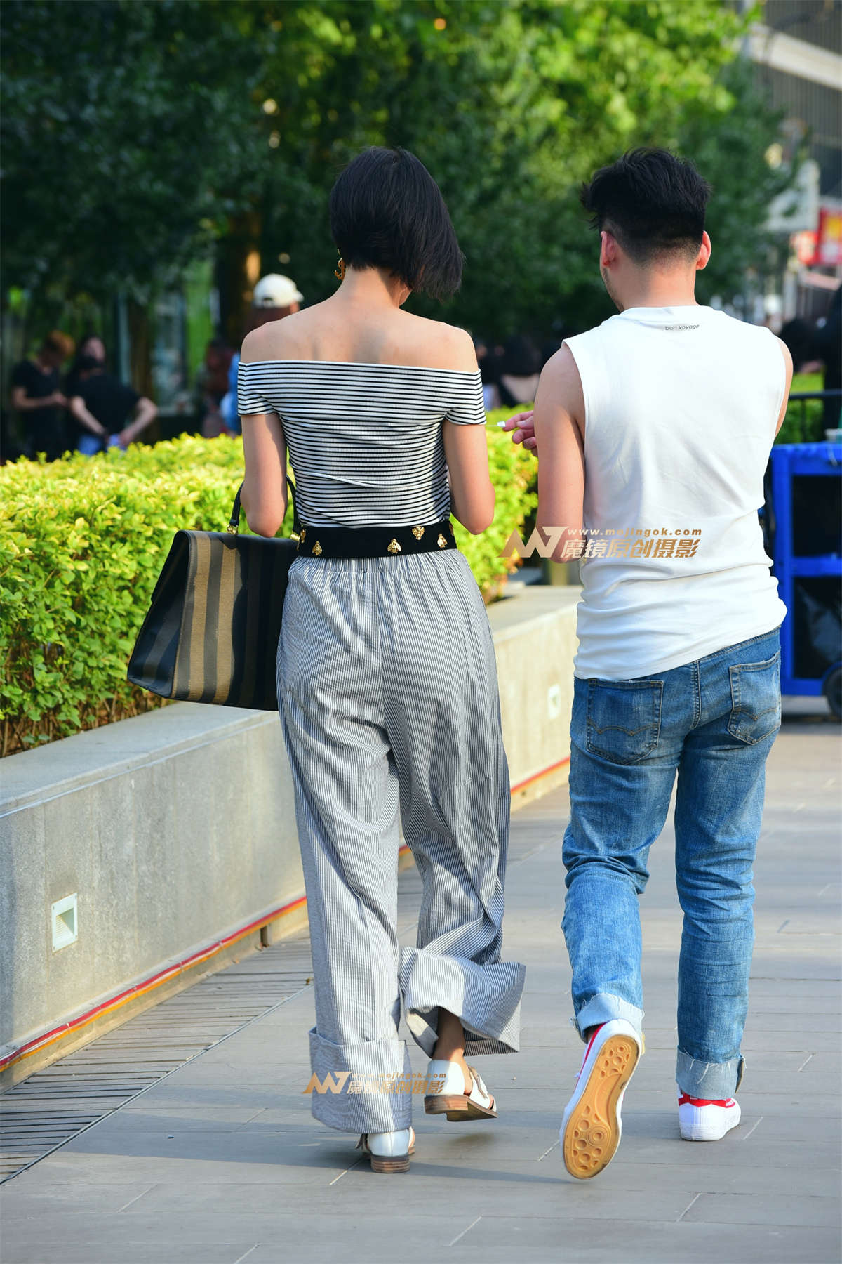 图片[2]-时尚墨镜女郎-日更街拍