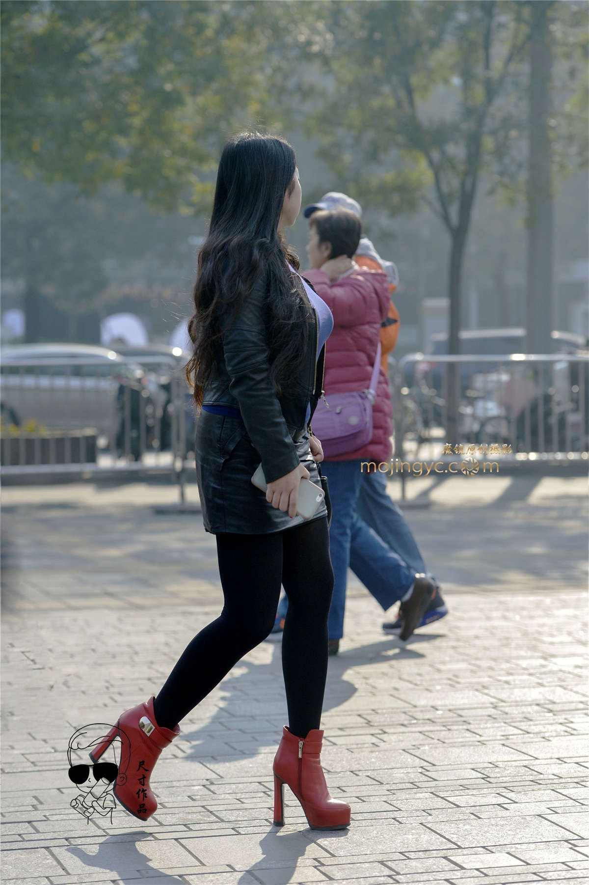 高胸紧裤高跟鞋彰显美女魅力（2016年11月3日16P）-日更街拍