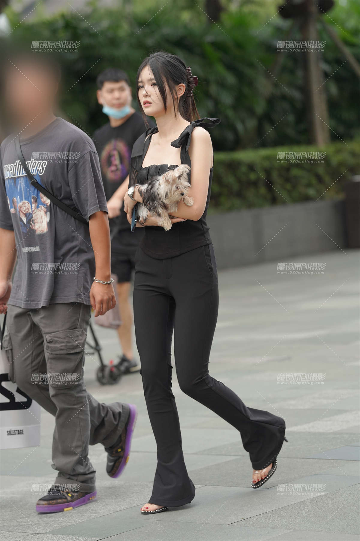 小姐姐的身材真不错-日更街拍