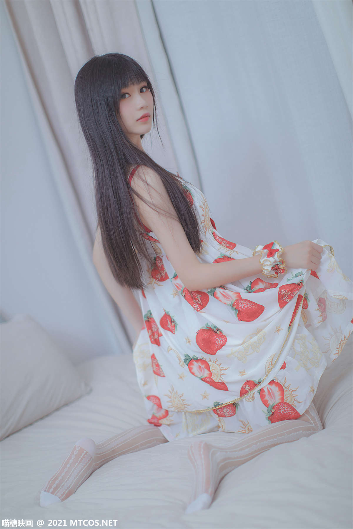 喵糖映画 VOL.407 草莓小裙子-日更街拍