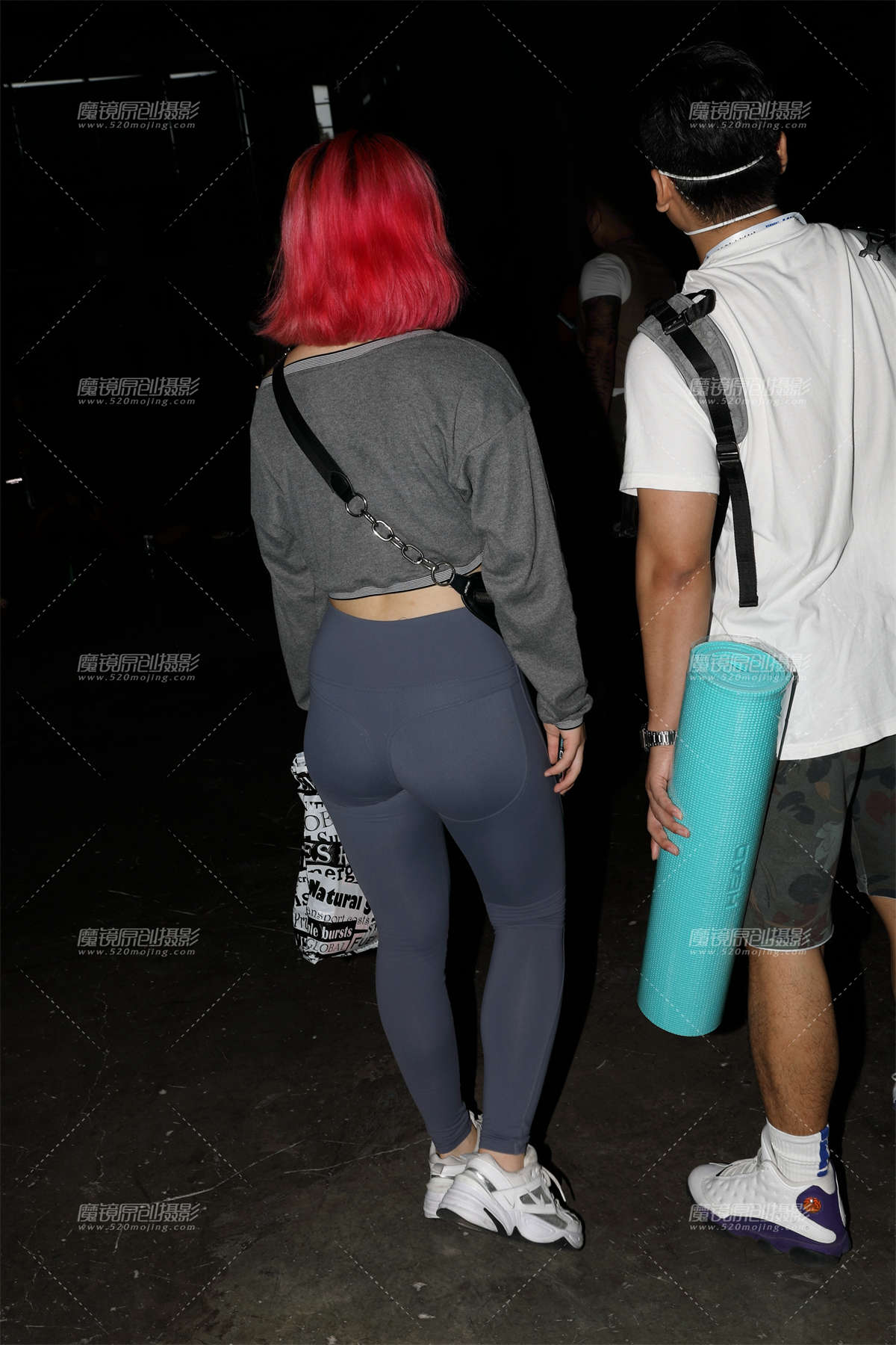 【欧阳赛贴】蓝色紧身裤插图1