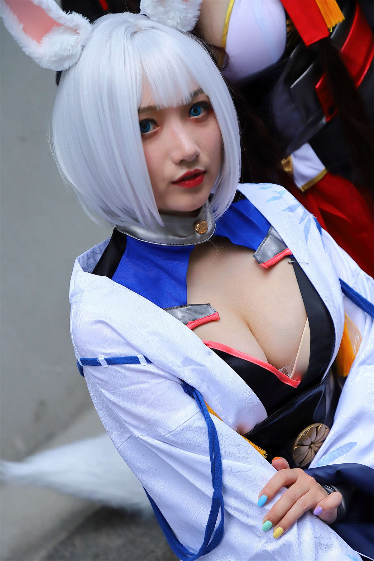 银发美胸coser插图1