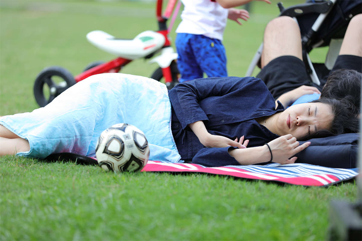 图片[2]-踏青公园街拍系列No.1749 妖艳长趾雪足，高挑足弓性感无边引多路英雄相竞折腰 第1套-日更街拍