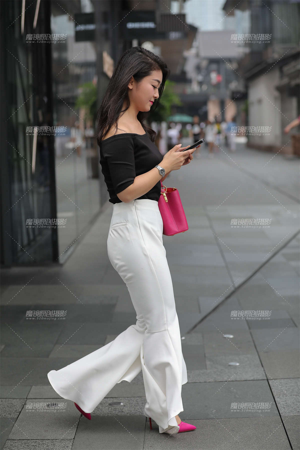 图片[2]-可爱脸蛋的轻熟女 越看越喜欢-日更街拍