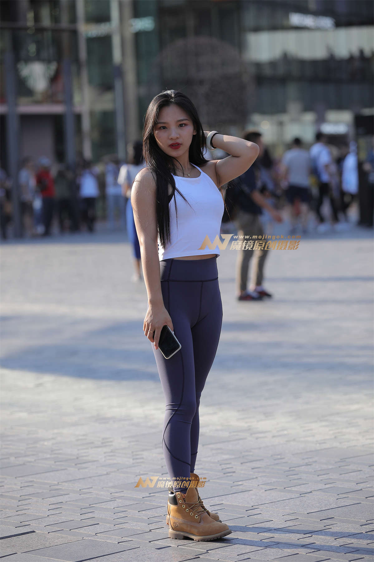 【视觉冲击赛贴】小蛮腰，紧身裤翘臀美眉-日更街拍