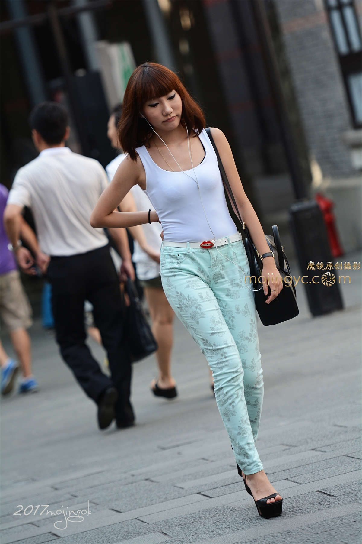 咔喳2017.02.13 街拍204（14p)-日更街拍