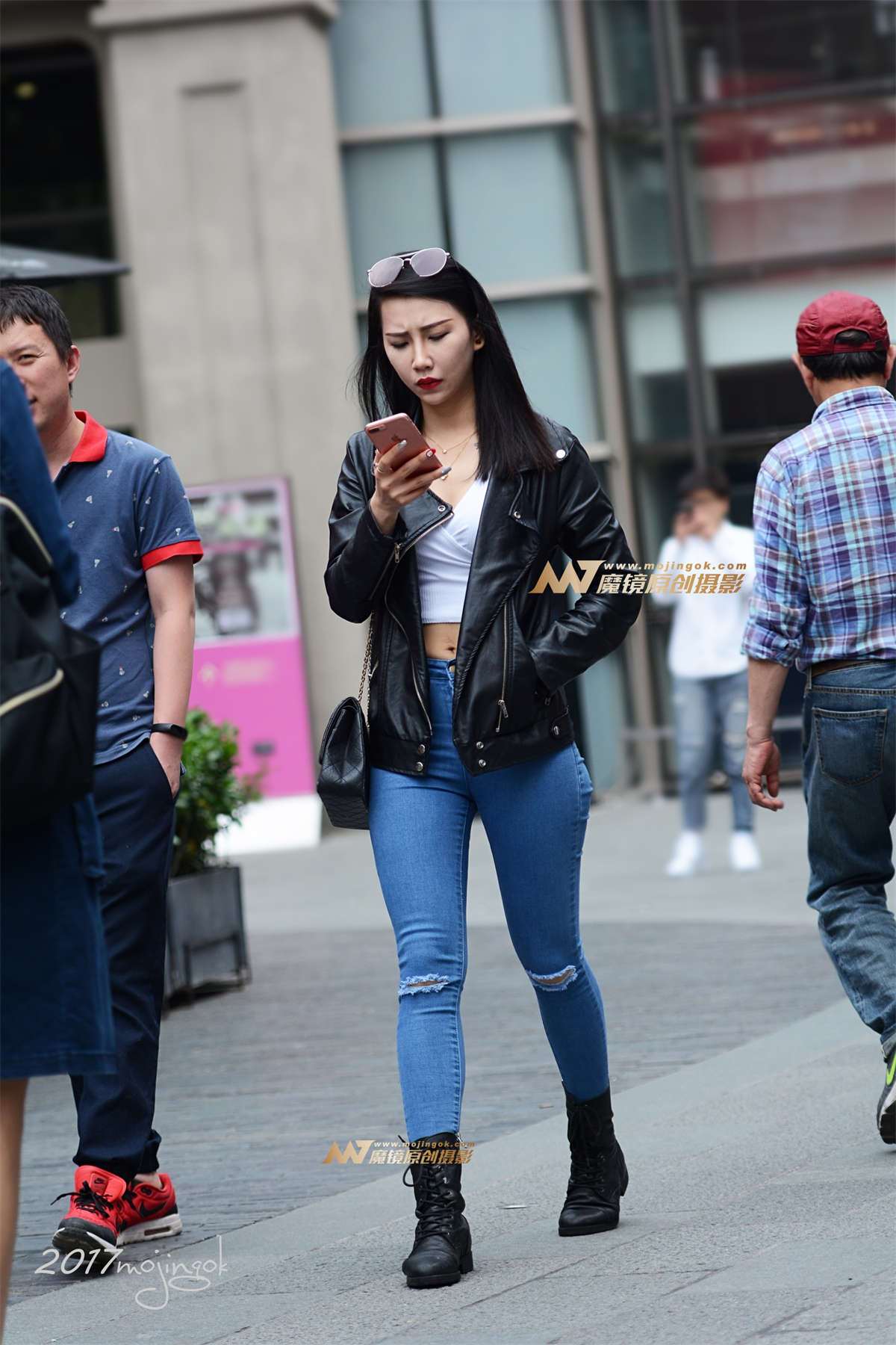 紧身牛仔-日更街拍