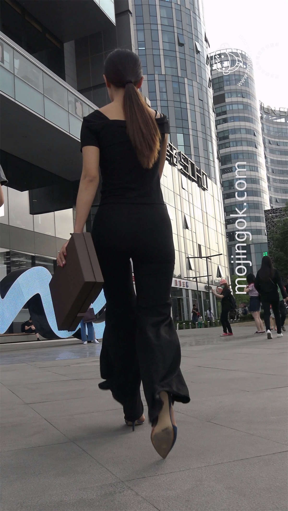 图片[2]-黑衣黑裤御姐范美女-日更街拍