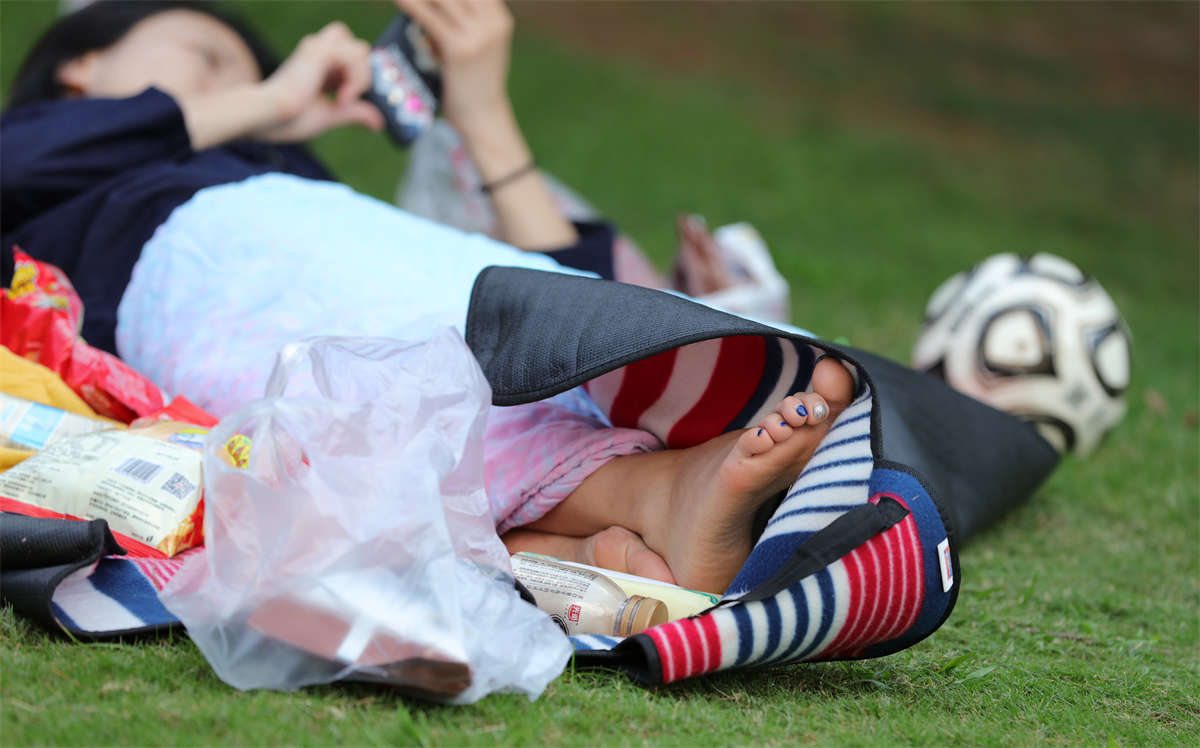 图片[2]-踏青公园街拍系列No.1750 妖艳长趾雪足，高挑足弓性感无边引多路英雄相竞折腰 第3套-日更街拍