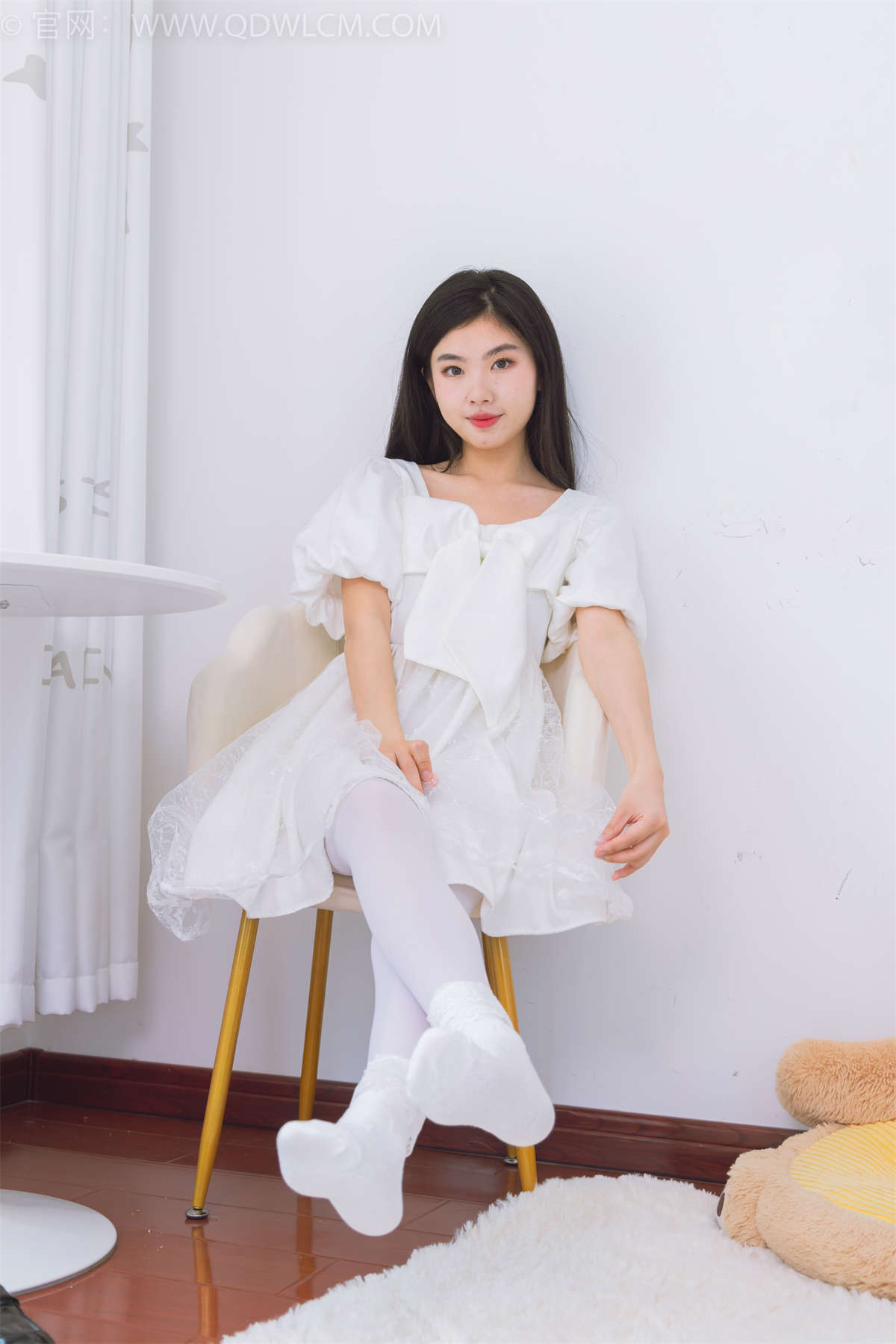 物恋传媒 NO.2018 米米-流星雨滑落-日更街拍