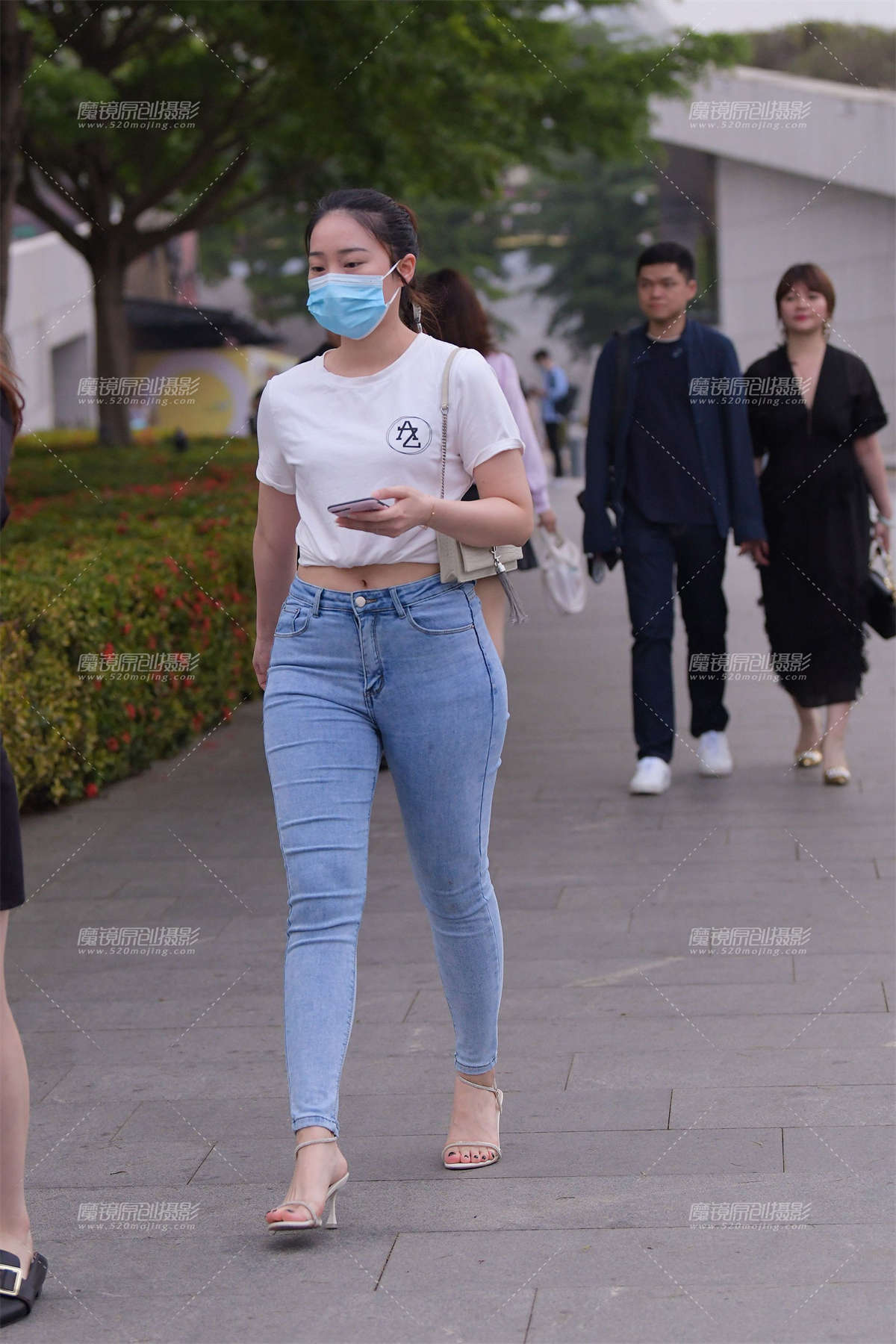 丰腴的紧牛-日更街拍