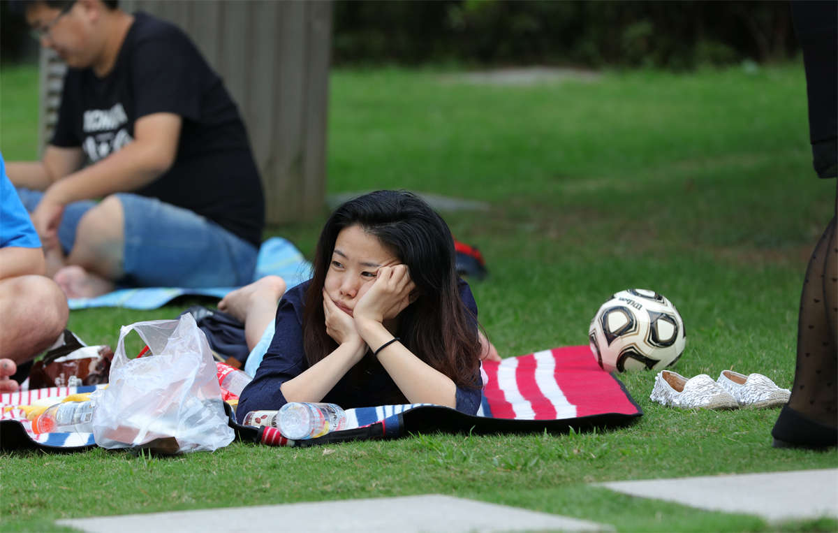 图片[2]-踏青公园街拍系列No.1751 妖艳长趾雪足，高挑足弓性感无边引多路英雄相竞折腰 第2套-日更街拍