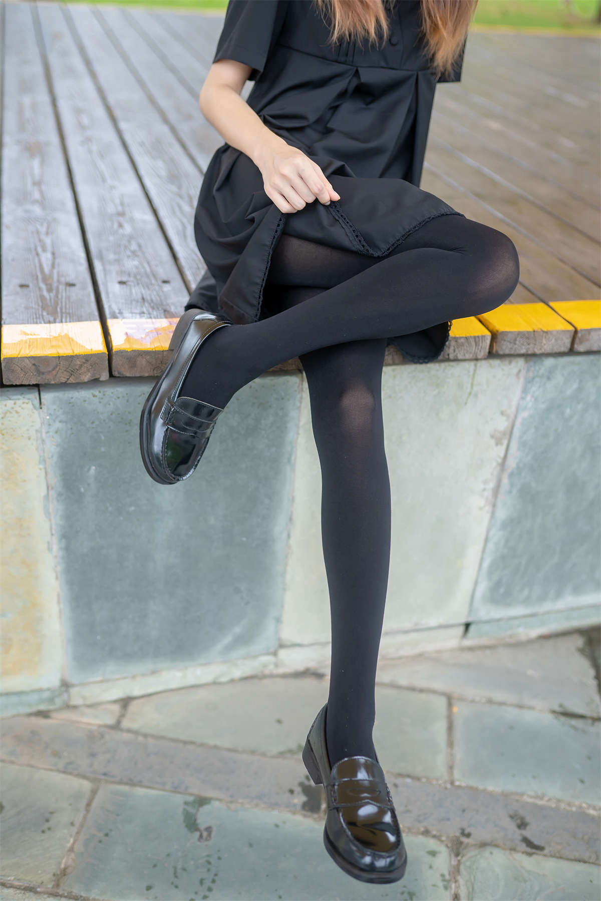 图片[2]-风之领域 NO.064 户外黑丝长腿-日更街拍