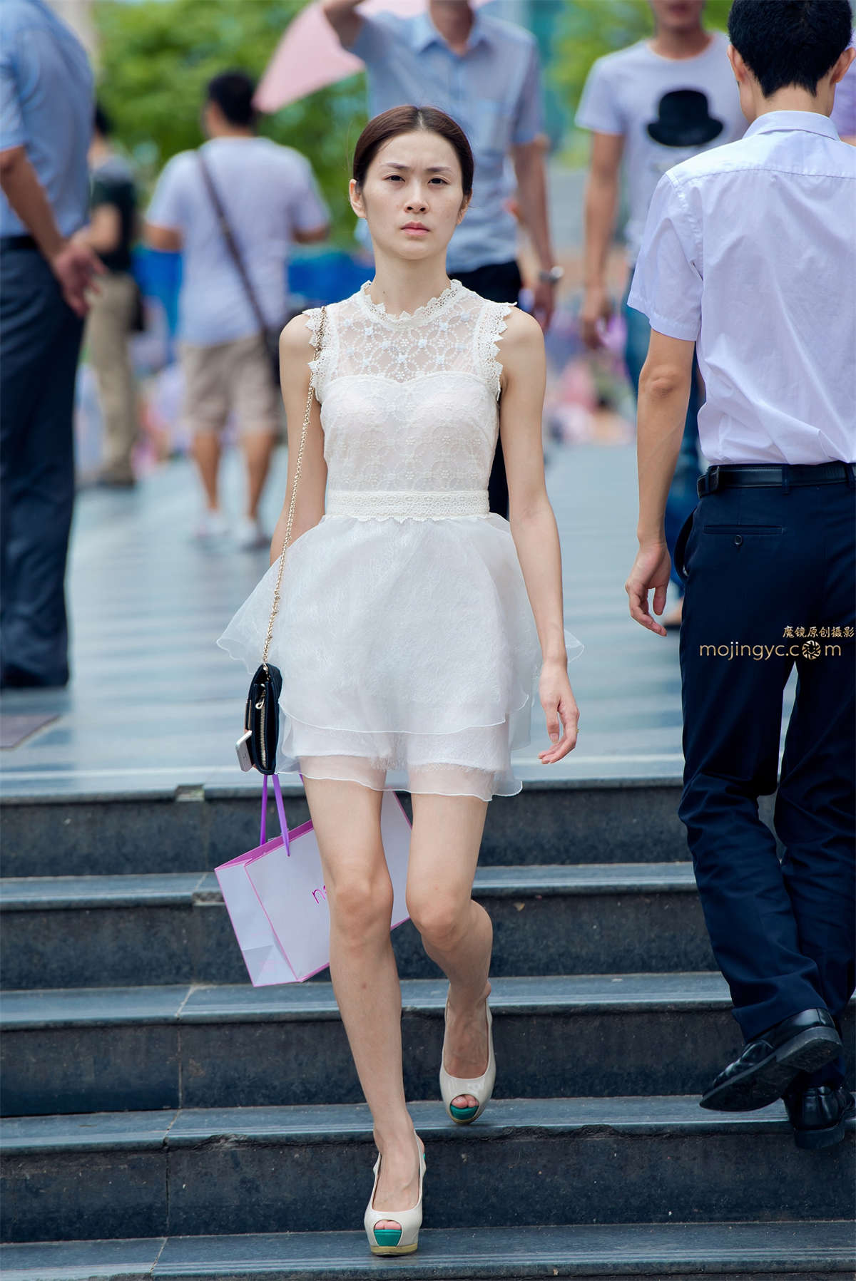 连衣裙，裸腿，鱼嘴高跟-日更街拍