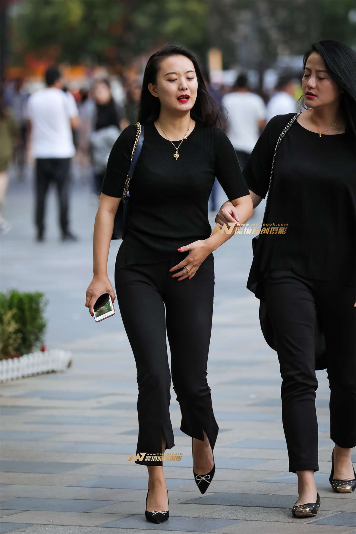 韵味十足的少妇 紧绷绷的感觉性感惹火-日更街拍